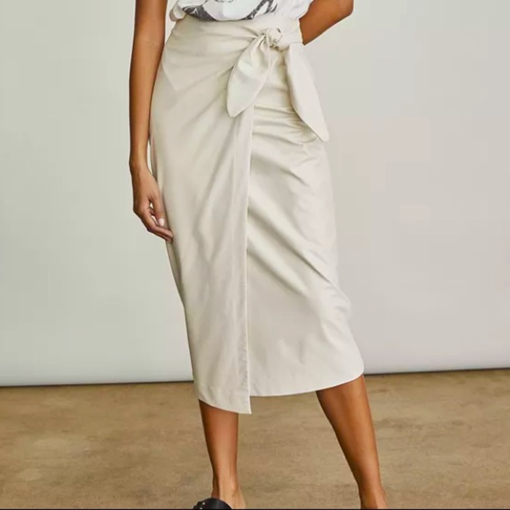 🐚cream colored wrap skirt🐚